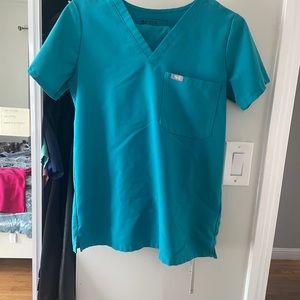 Figs Teal set- one pocket scrub top and Kade style pants.